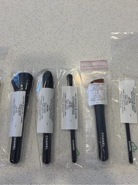 CHANEL Black Professional Makeup Brush Set - 7 Pieces - MADE IN JAPAN